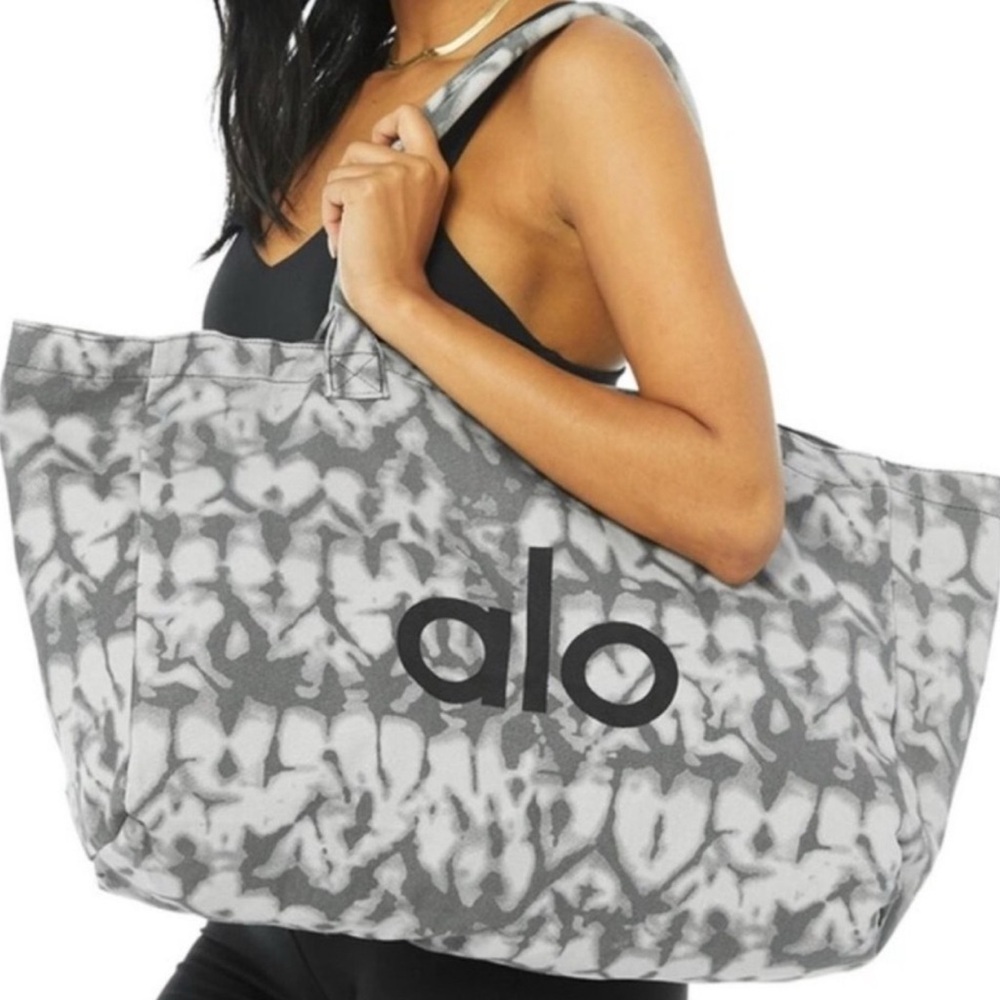 ALO Yoga Gray and White Tote Bag